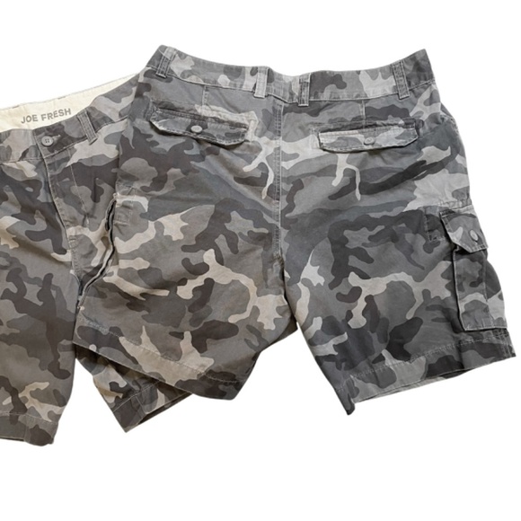 Two Men's Camoflauge Cargo Shorts 🤍 - Picture 2 of 5